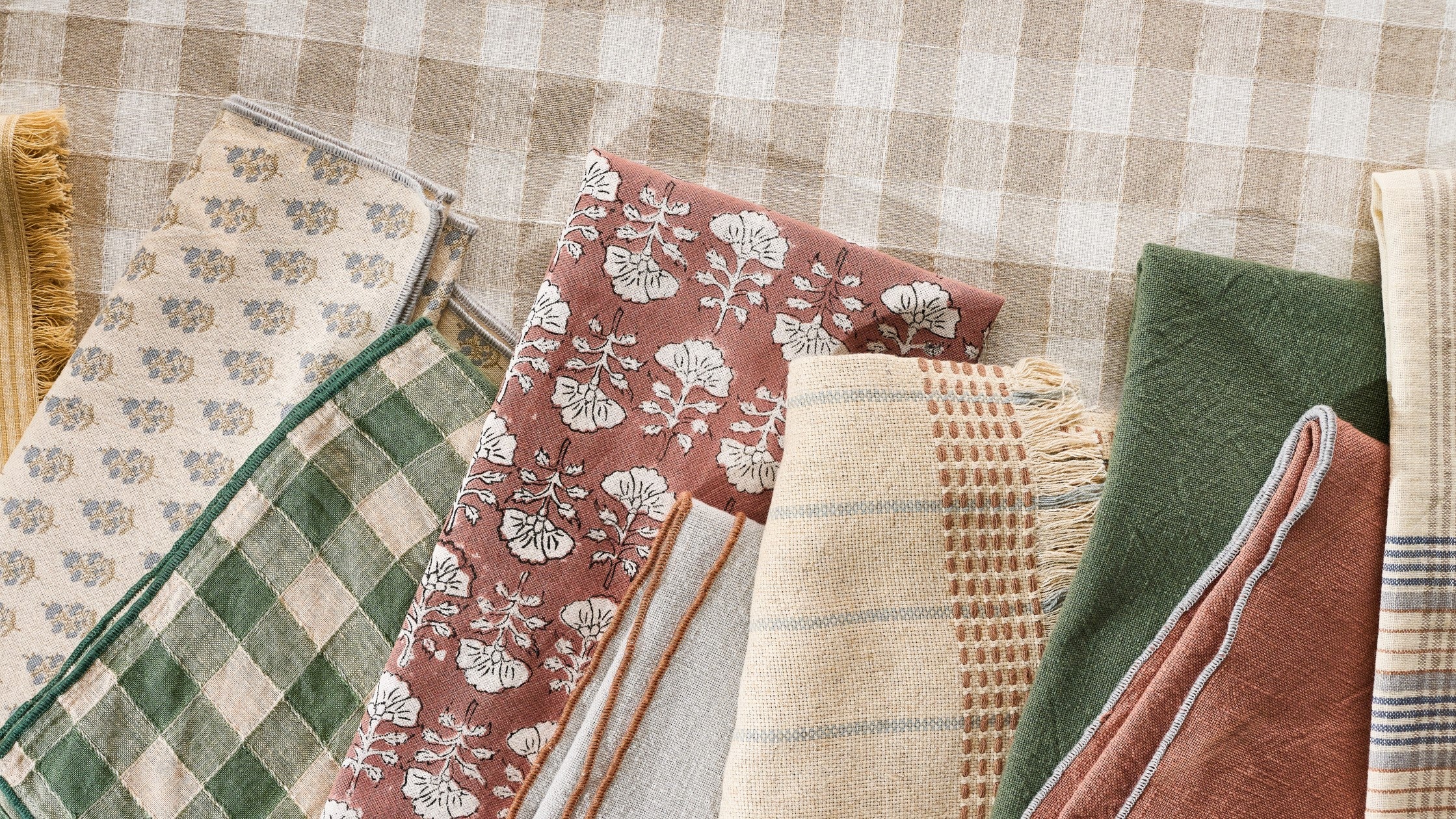 Tablecloths, Napkins + Kitchen Towels