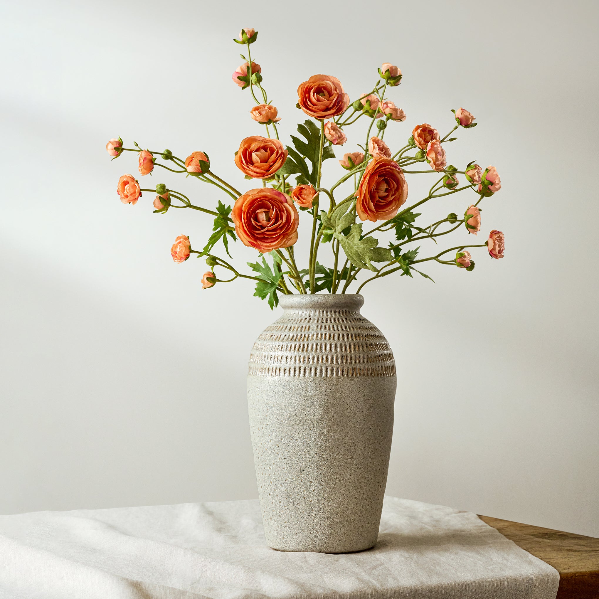 Sawyer Vase + Ranunculus Bundle Pairing