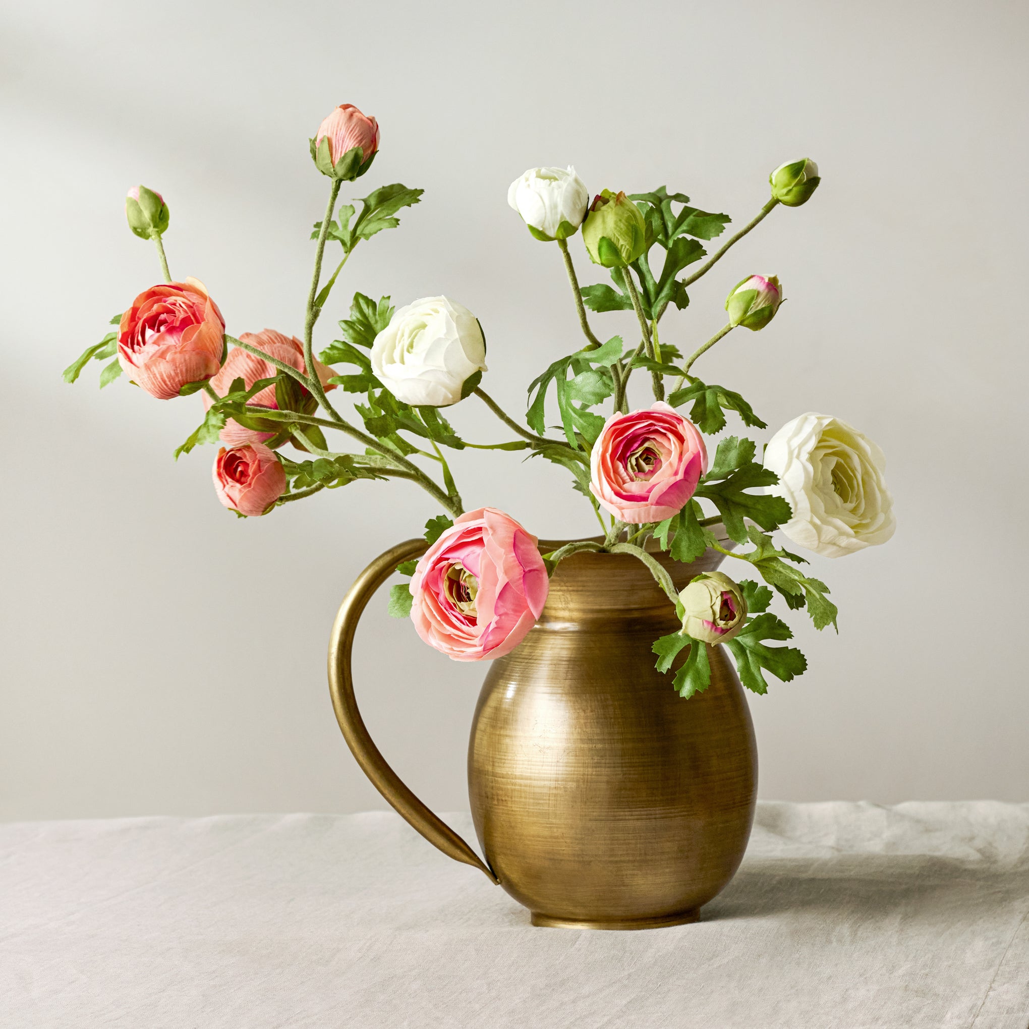 Ruthie Vase + Ranunculus Stems Pairing