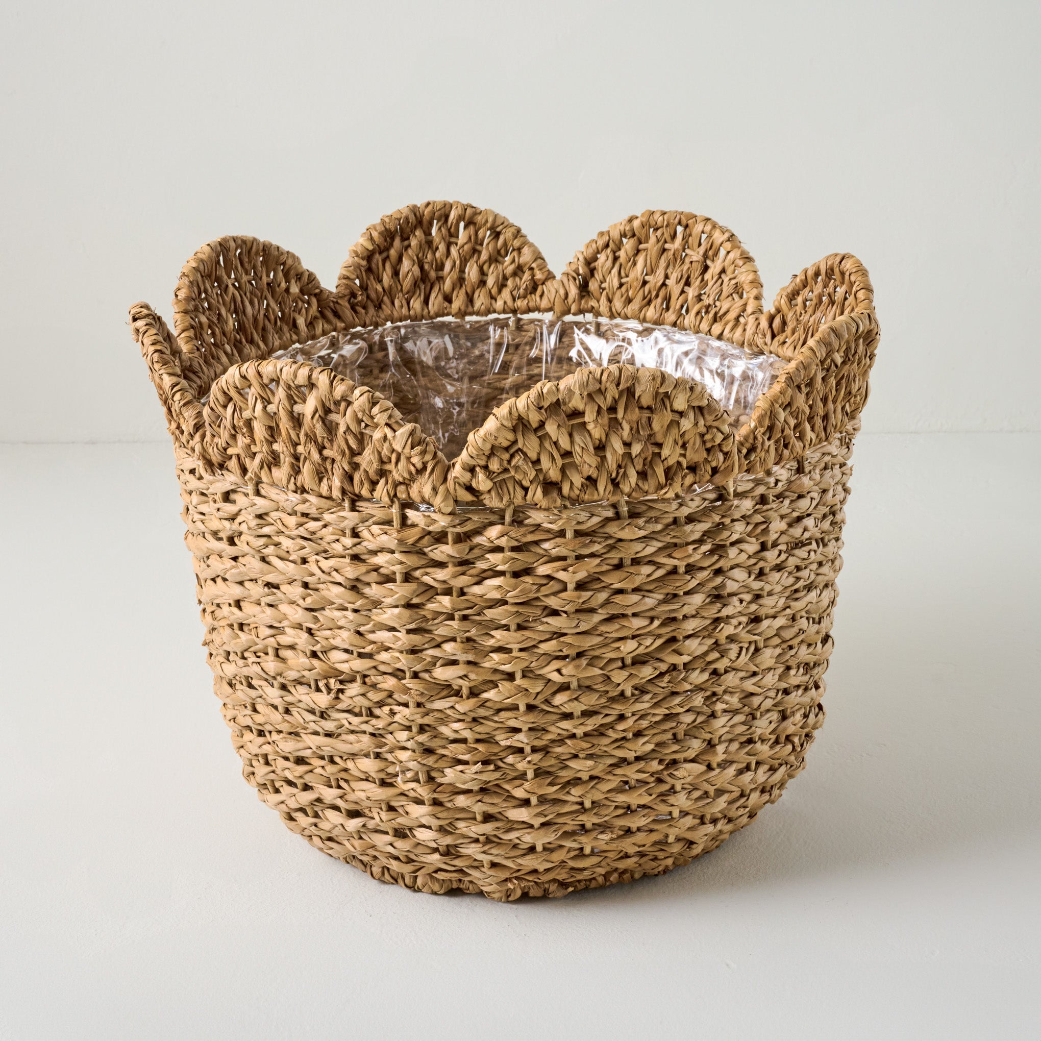 Large Solene Woven Scalloped Planter