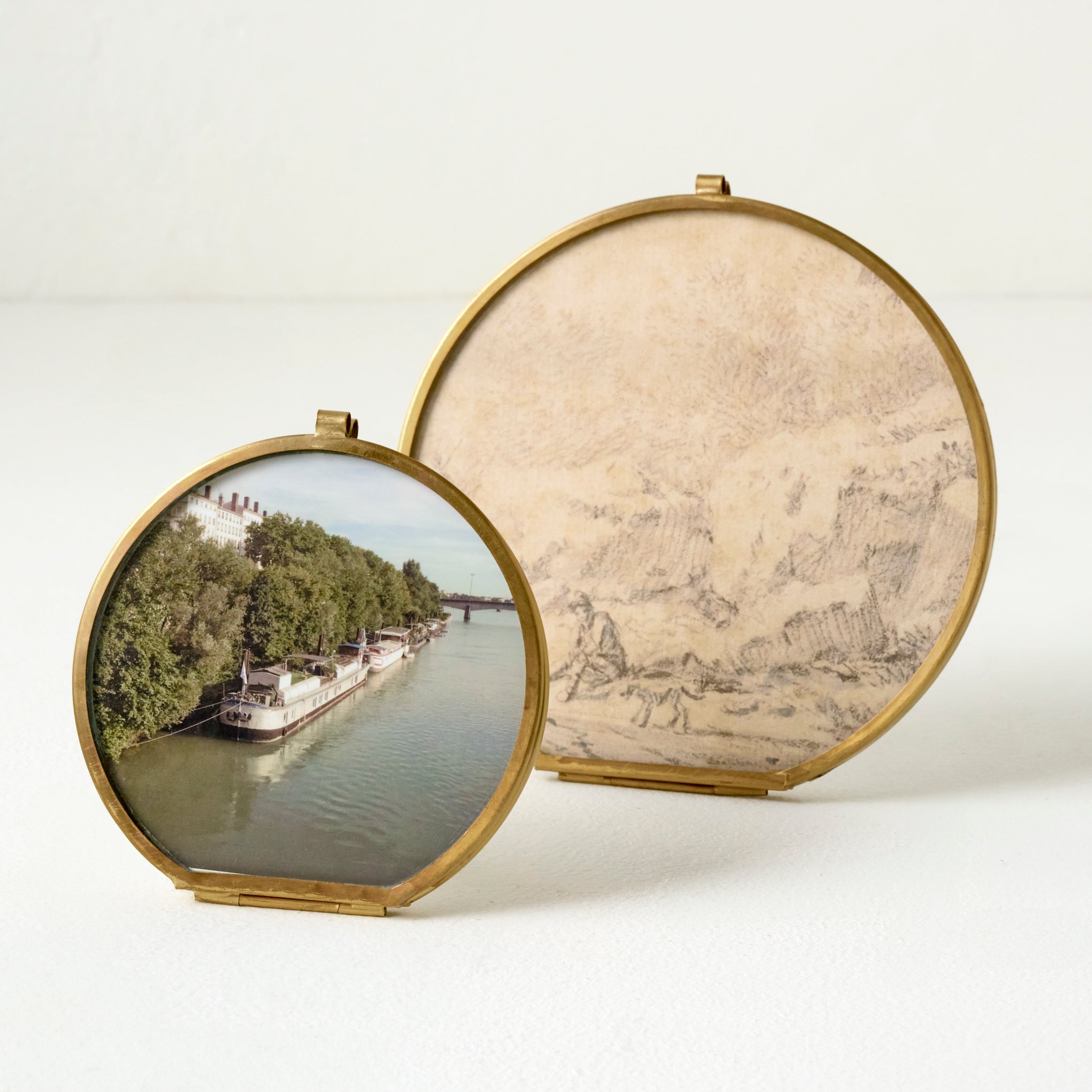 Stella Round Brass Frame