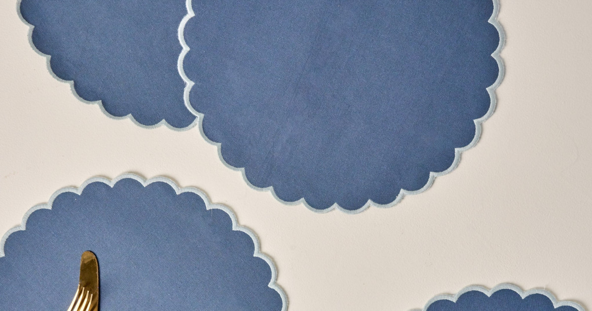 Orian Blue Scalloped Placemat Set of Four