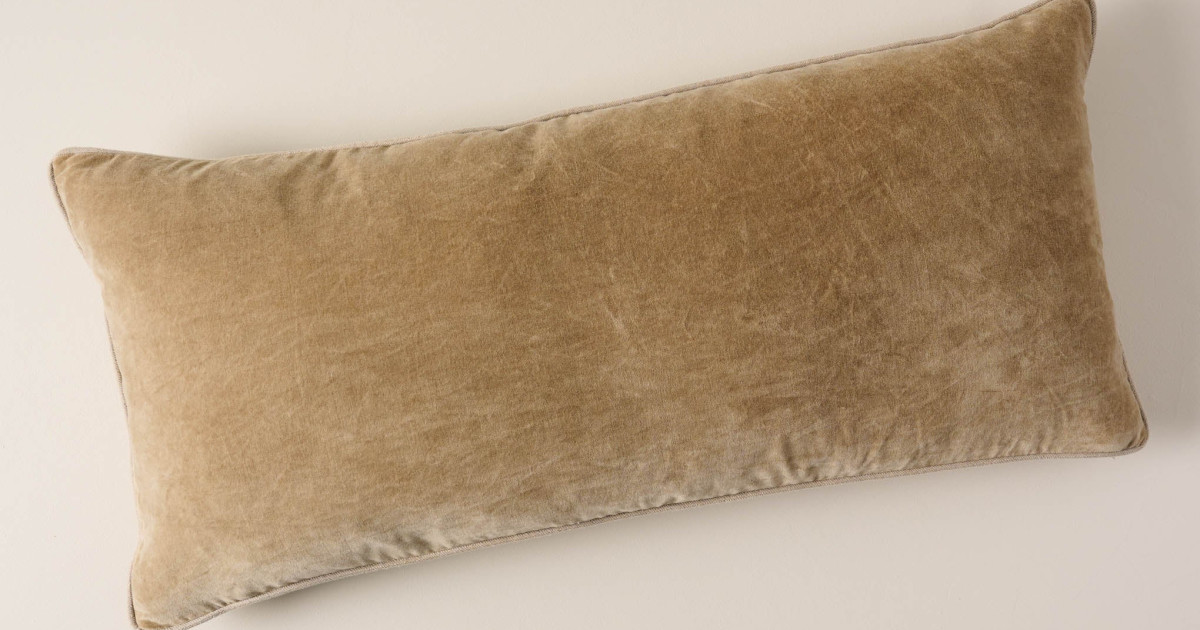 Lumbar pillow velvet top