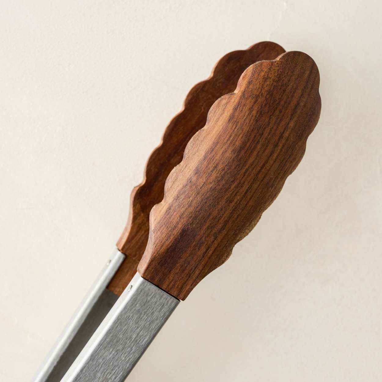 Gristmill Collection Walnut Tip Salad Tosser - Magnolia