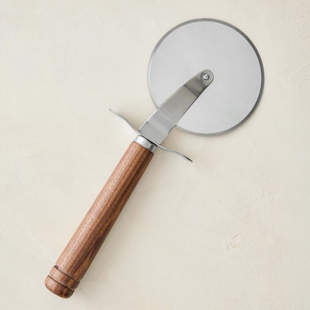 Gristmill Collection Walnut Handle Pizza Cutter - Magnolia