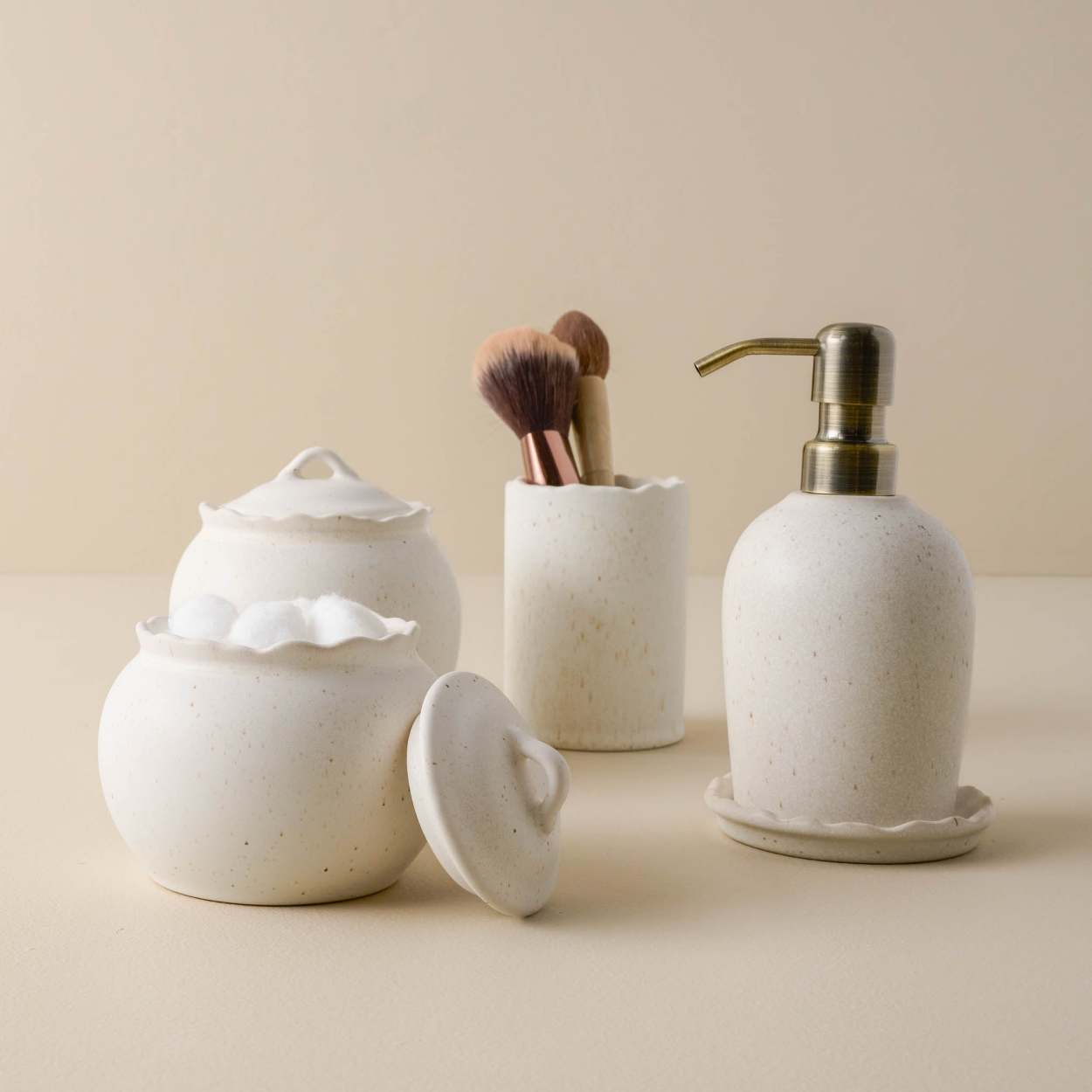 Faye Ceramic Soap Dispenser - Magnolia
