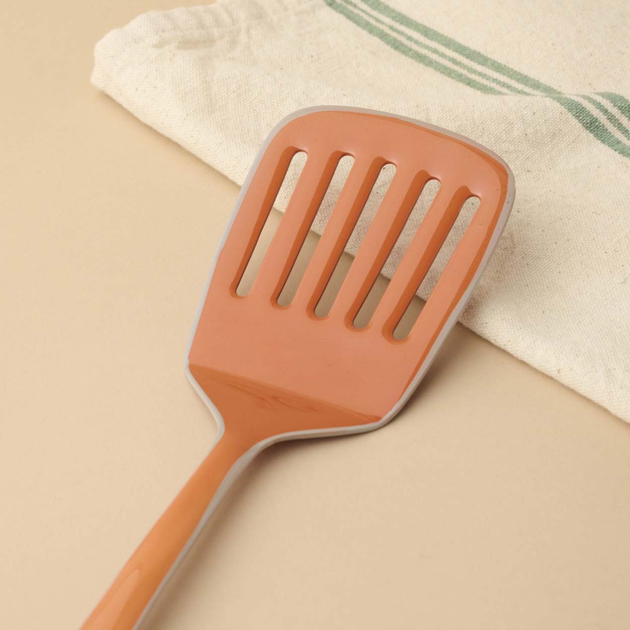 Gristmill Collection Walnut Icing Spatula with Vintage Finish - Magnolia