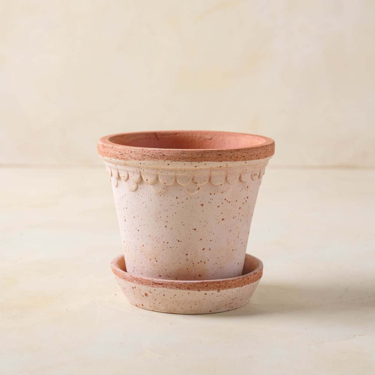 Terracotta Bergs Pot - Magnolia