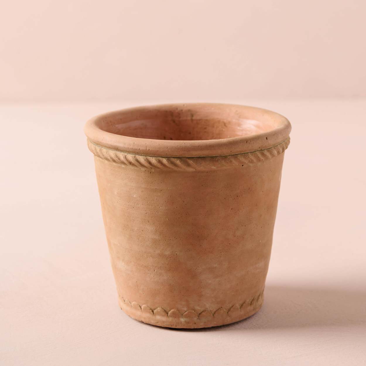 Terracotta Bergs Pot - Magnolia