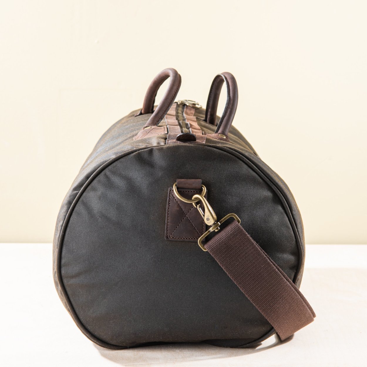 Barbour leather 2025 holdall